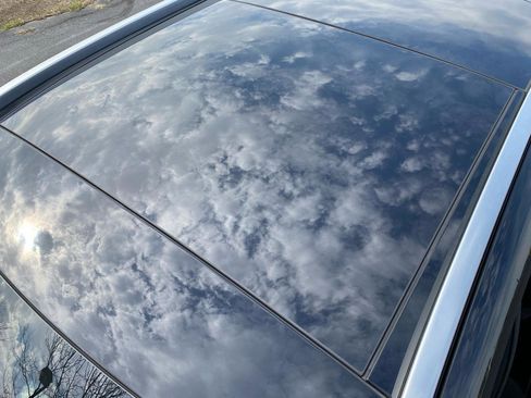 Used 2019 Mercedes-Benz GLC 300 4MATIC w/ Premium Package image 9