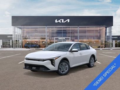 New 2025 Kia K4 LX