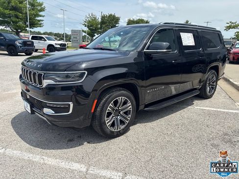 Used 2024 Jeep Wagoneer L Series II w/ Flexible Seating Group AWD/4WD image 13