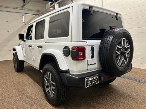 Used 2025 Jeep Wrangler Unlimited Sahara w/ Technology Group AWD/4WD image 4