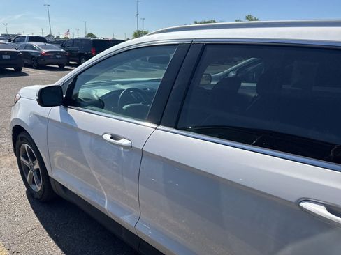 Used 2019 Ford Edge SEL w/ Equipment Group 201A AWD/4WD image 17