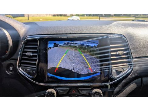 Used 2019 Jeep Grand Cherokee Altitude image 31