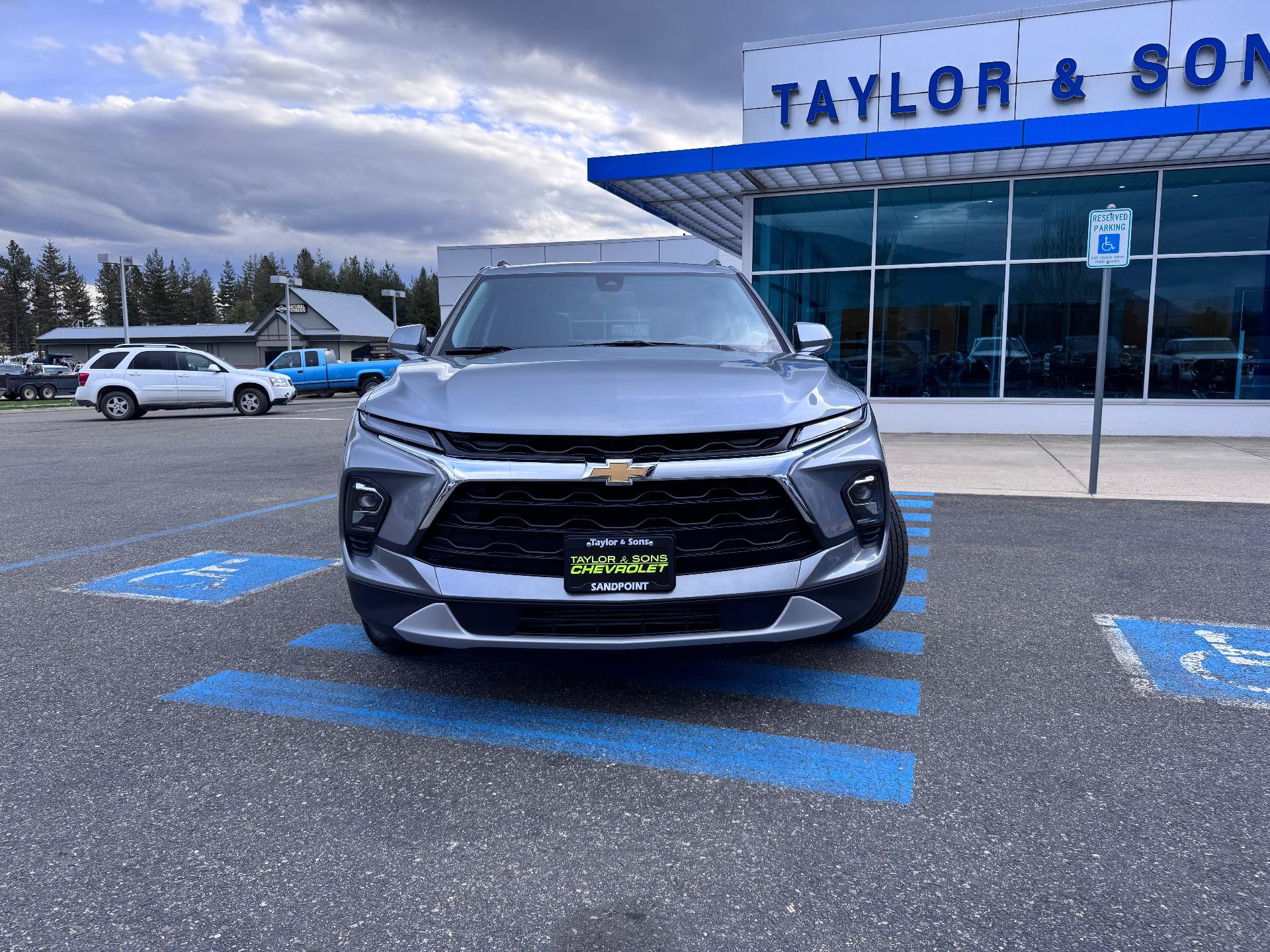 Used 2025 Chevrolet Blazer LT w/ Convenience Package AWD/4WD image 2