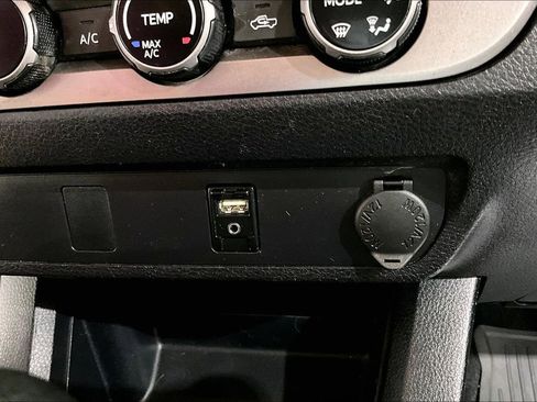 Used 2017 Toyota Tacoma SR5 w/ Tow Package AWD/4WD image 30