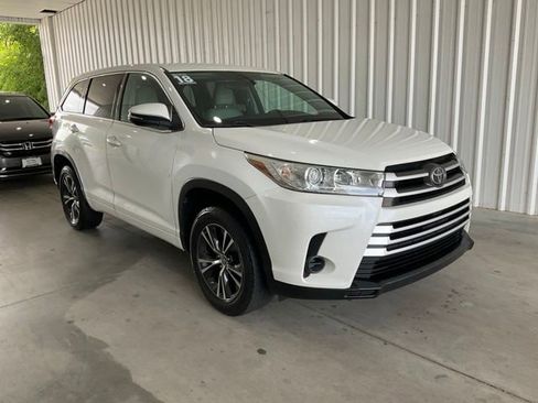 Used 2018 Toyota Highlander LE FWD image 24