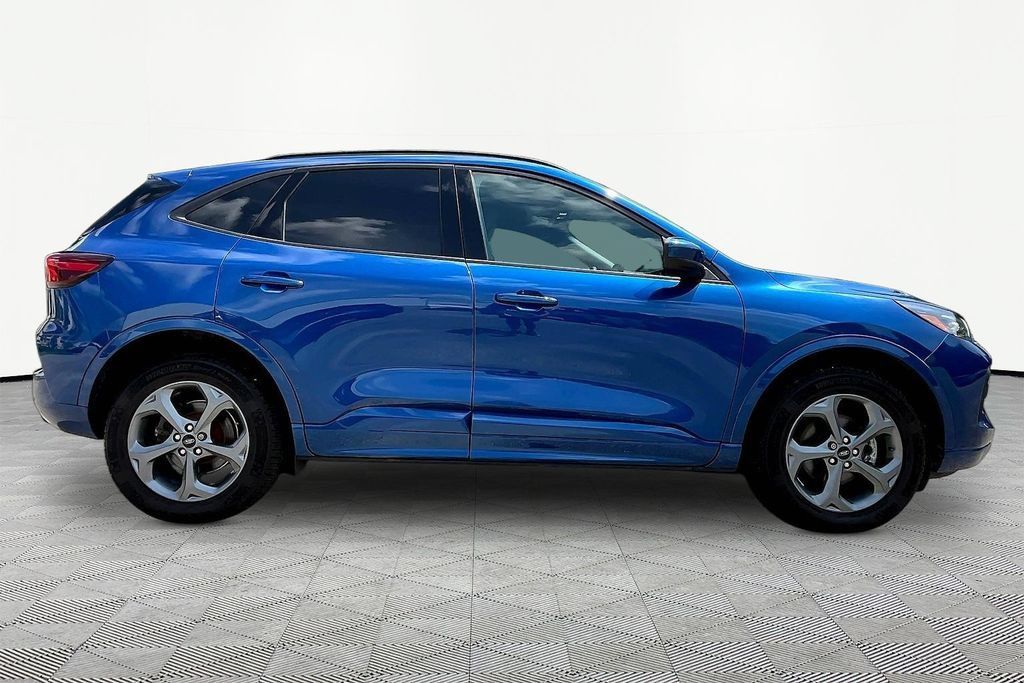 Used 2023 Ford Escape ST-Line Select w/ Class II Trailer Tow Package AWD/4WD image 8