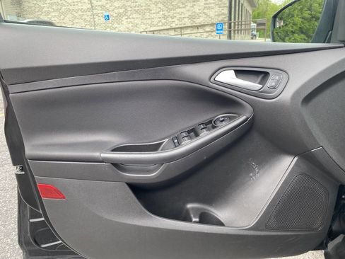 Used 2018 Ford Focus SE FWD image 11