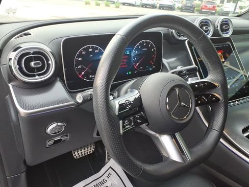 Used 2025 Mercedes-Benz GLC 300 4MATIC image 16