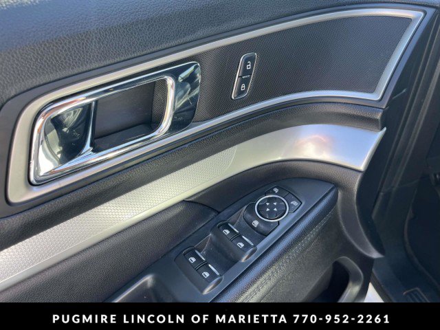 Used 2017 Ford Explorer XLT w/ Equipment Group 202A FWD image 27