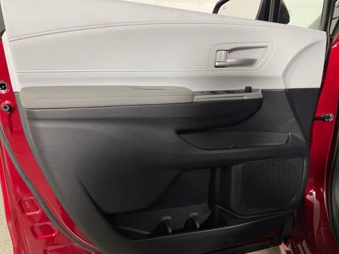 New 2026 Toyota Sienna XLE image 17
