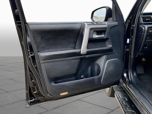 Used 2015 Toyota 4Runner SR5 RWD image 22