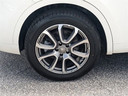 Used 2019 Maserati Levante image 11