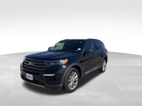 Used 2023 Ford Explorer XLT w/ Equipment Group 202A image 3