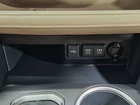 Used 2021 Toyota Highlander XLE FWD image 38