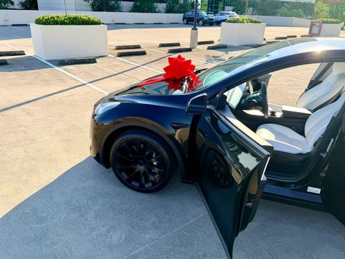 Used 2021 Tesla Model Y Long Range AWD/4WD image 33