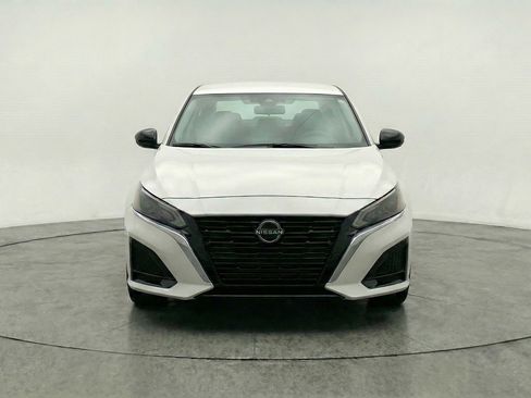 Used 2025 Nissan Altima 2.5 SV image 2