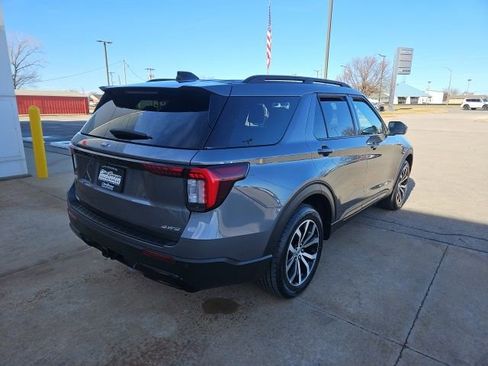 Used 2025 Ford Explorer ST-Line image 7