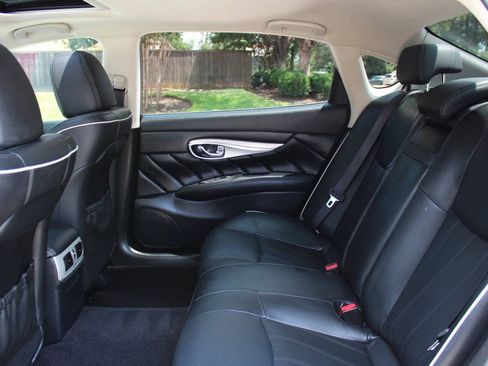 Used 2018 INFINITI Q70 L 3.7 RWD image 11