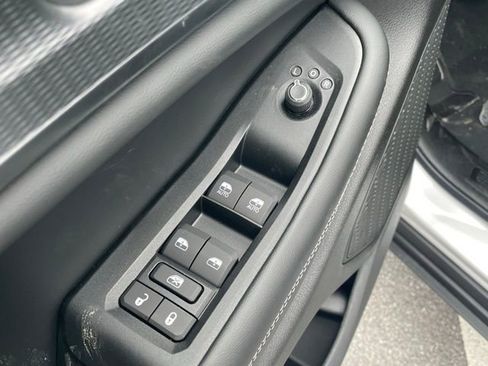 New 2025 Jeep Grand Cherokee L Laredo image 13