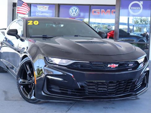 Used 2020 Chevrolet Camaro SS image 2