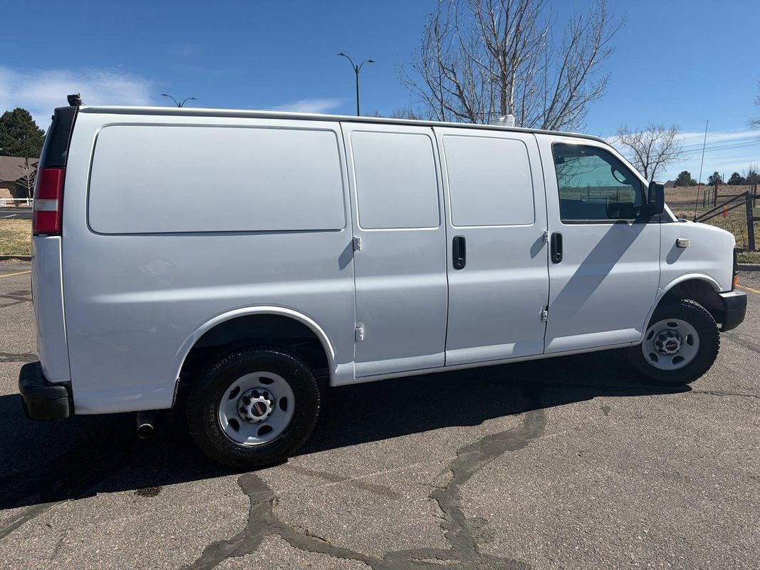 Used 2009 GMC Savana 3500 RWD image 4