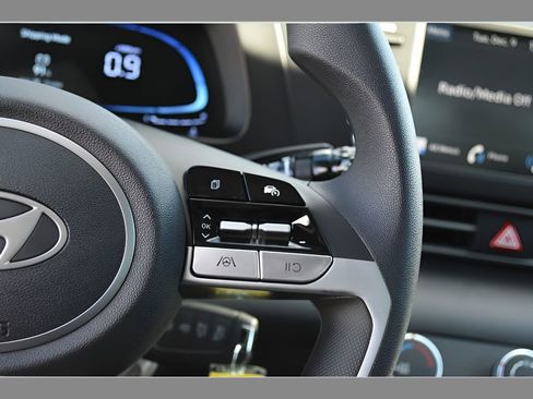 New 2026 Hyundai Elantra SE FWD image 17
