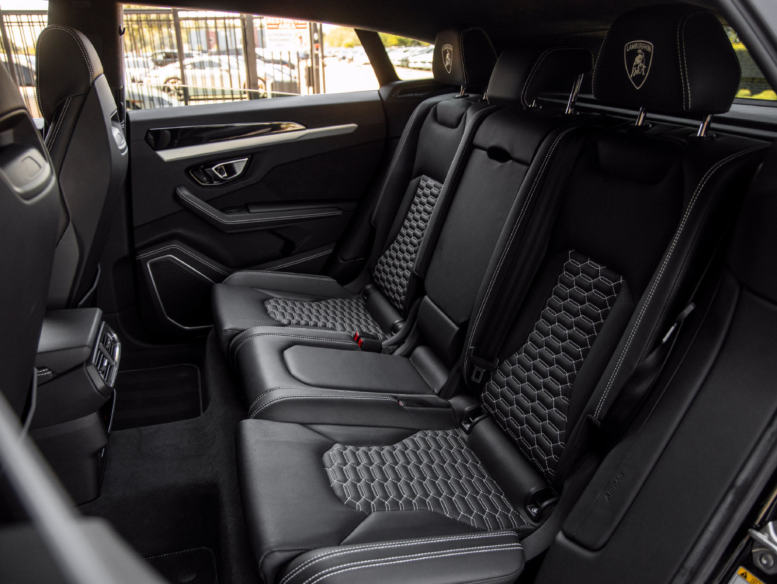Used 2021 Lamborghini Urus AWD/4WD image 39
