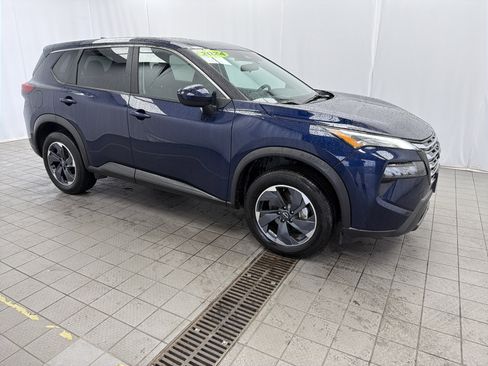 Used 2024 Nissan Rogue SV image 3