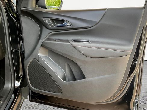 Used 2022 Chevrolet Equinox RS w/ Infotainment Package FWD image 28