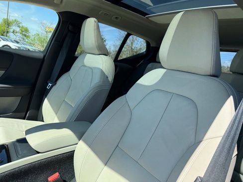 Used 2023 Volvo XC40 B4 Ultimate image 9