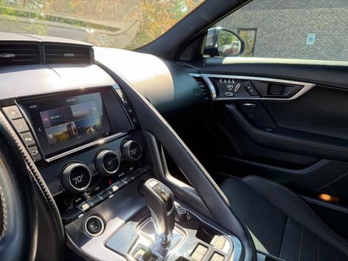 Used 2018 Jaguar F-TYPE Convertible RWD image 11