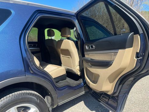 Used 2017 Ford Explorer XLT AWD/4WD image 27