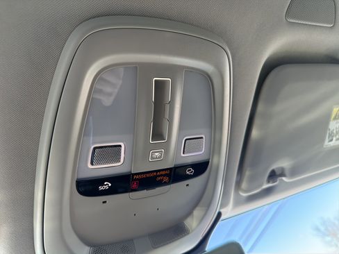 Used 2025 Volvo XC60 B5 Core image 7