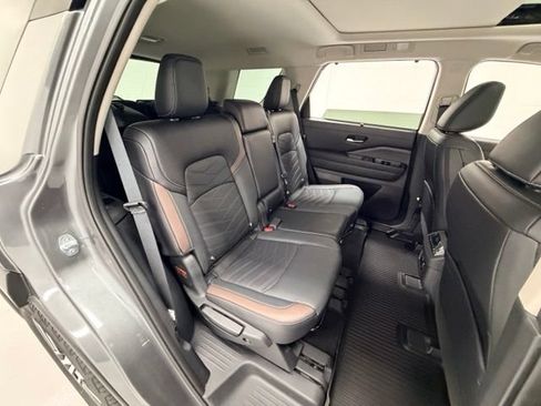 Used 2025 Nissan Pathfinder Platinum w/ Cargo Package AWD/4WD image 30