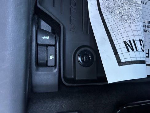 Used 2024 Toyota Corolla LE image 9