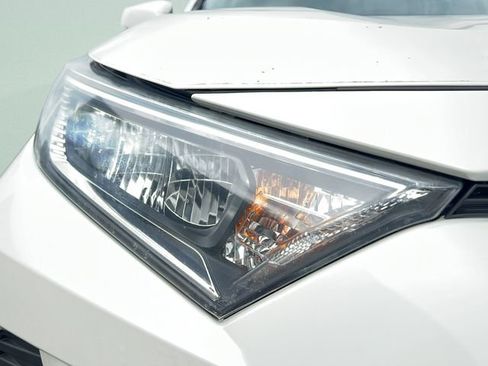 Used 2021 Toyota RAV4 XLE Premium FWD image 9