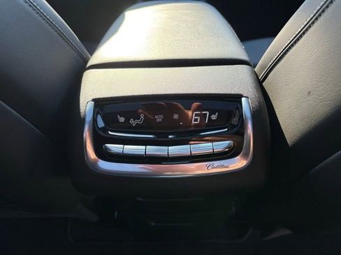 Used 2025 Cadillac XT6 Premium Luxury image 31