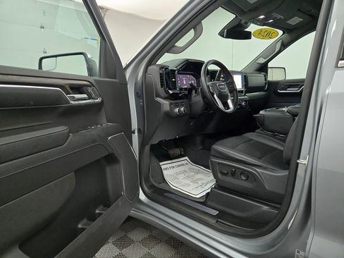 Used 2024 GMC Sierra 1500 SLT image 16