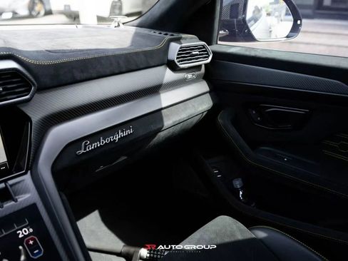 Used 2023 Lamborghini Urus Performante AWD/4WD image 30