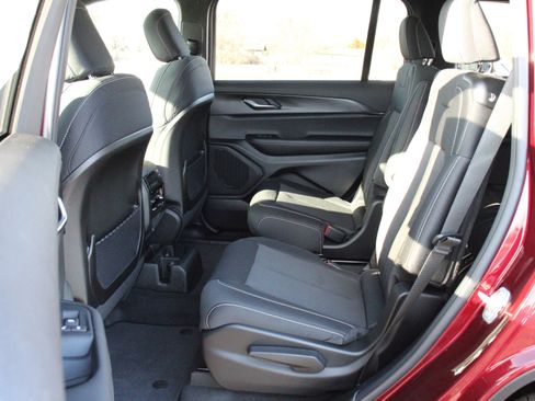 New 2026 Jeep Grand Cherokee L Laredo image 24