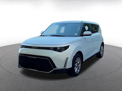 Used 2025 Kia Soul LX w/ LX Technology Package FWD image 6