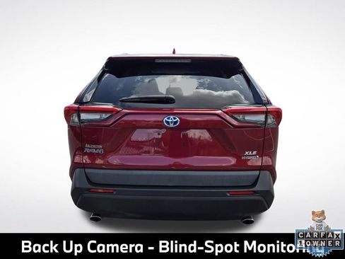 Used 2022 Toyota RAV4 XLE Premium AWD/4WD image 9