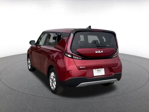 Used 2025 Kia Soul LX w/ LX Technology Package FWD image 11