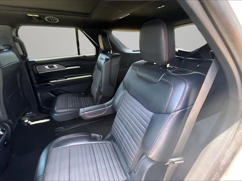 Used 2025 Ford Explorer ST-Line w/ Premium Package AWD/4WD image 18