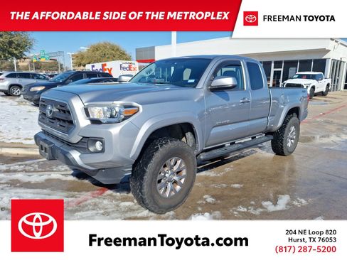 Used 2017 Toyota Tacoma SR5 image 1
