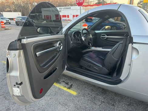 Used 2004 Chevrolet SSR w/ Preferred Equipment Group image 9