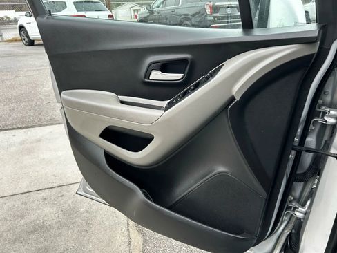 Used 2016 Chevrolet Trax LT w/ LT Convenience Package image 24