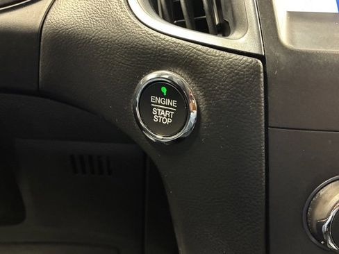 Used 2020 Ford Edge SE image 18