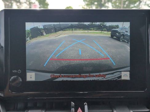 Used 2024 Toyota Corolla Cross XLE FWD image 25