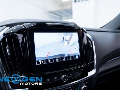 Used 2023 Chevrolet Traverse High Country image 32